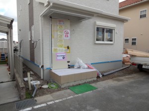 Lixil Gスクリーン縦格子で玄関前を目隠し たつの市h様邸 姫路市の外構 エクステリア エクステージ